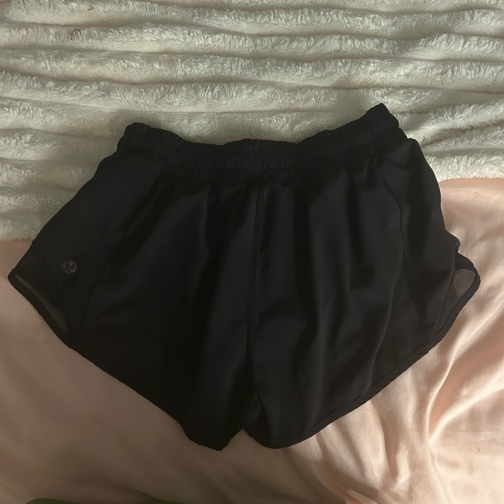 Lululemon Low-Rise Hotty Hot Shorts 2.5”